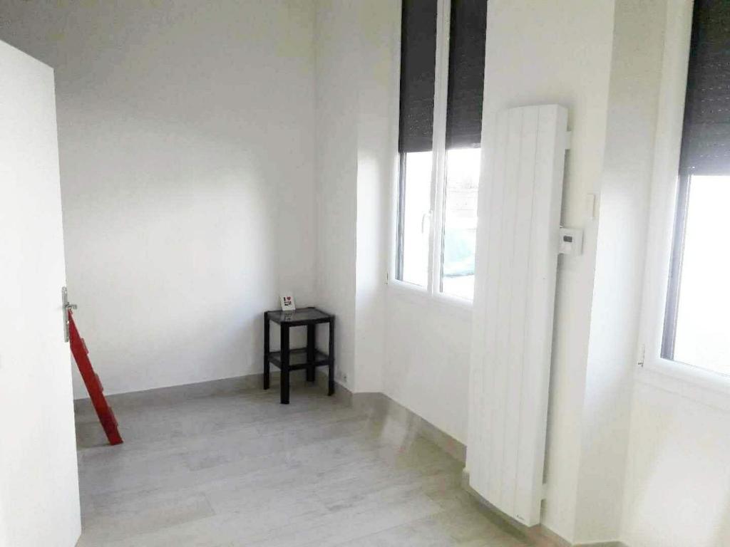 Photo de la galerie de l'établissement Renovated studio, 5mns walk to metro and Paris, à Malakoff