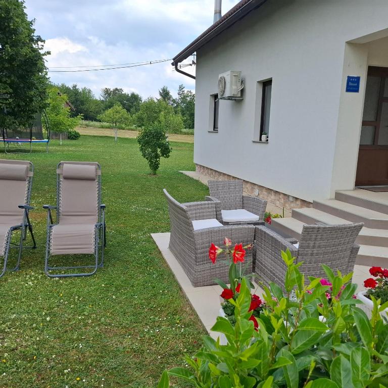 Vonkajšia záhrada v ubytovaní Apartment Golden Fields
