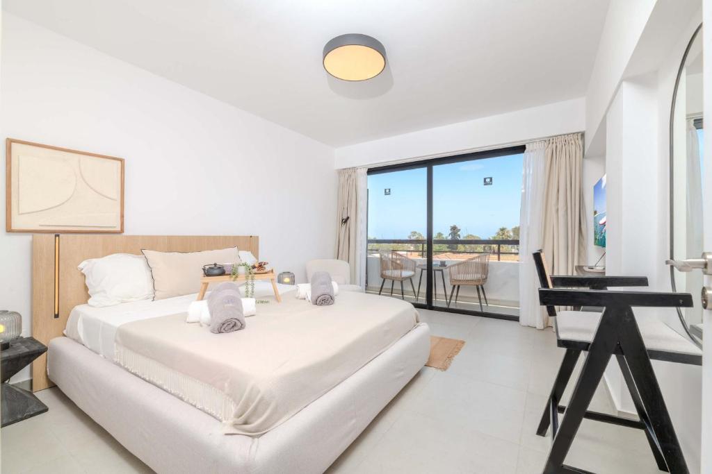 Finikoudes Marina View 202