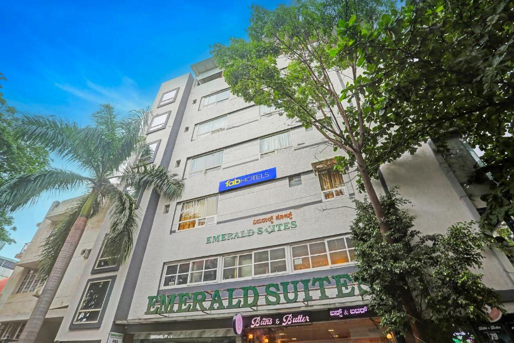 Gallery image of FabHotel Emerald Suites - Near MG Road Metro Station in Bengaluru