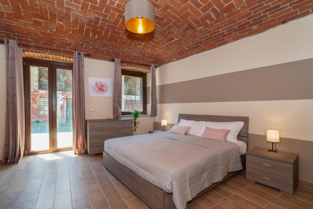 Ένα ή περισσότερα κρεβάτια σε δωμάτιο στο Viverone Lake - La Borgata Guesthouse x12