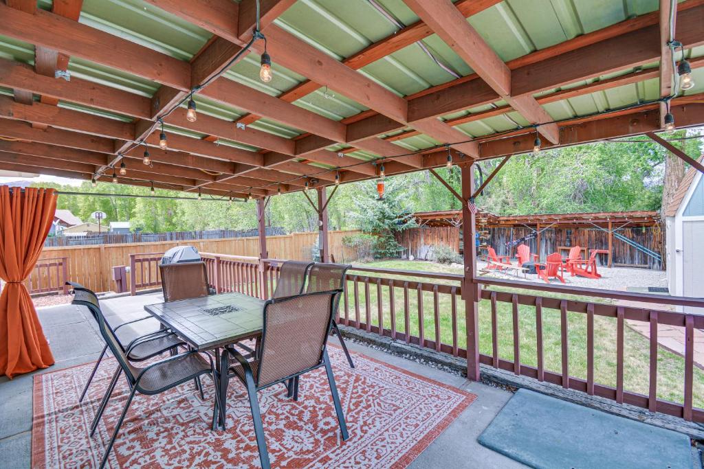 Μπαλκόνι ή βεράντα στο Ranch-Style Retreat in Downtown Buena Vista!