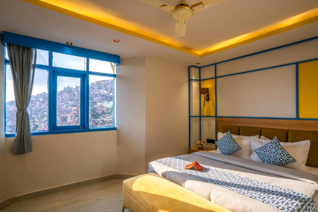 Postel nebo postele na pokoji v ubytování Shalom Backpackers Shimla