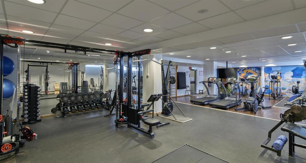 Fitness centrum a/nebo fitness zařízení v ubytování Scandic Sjöfartshotellet