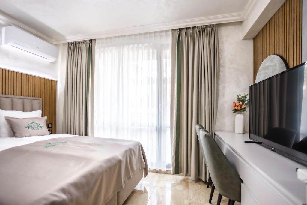 A bed or beds in a room at Onyx Beach Residence - Free Parking & Beach Access