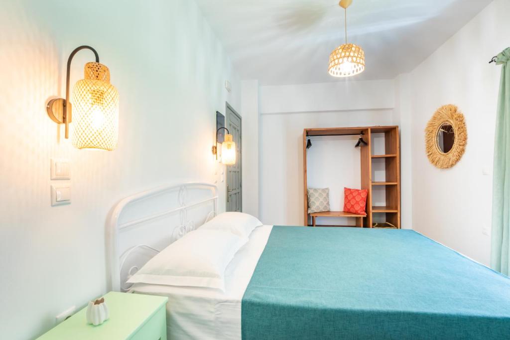 Postel nebo postele na pokoji v ubytování Anemos Guest Apts