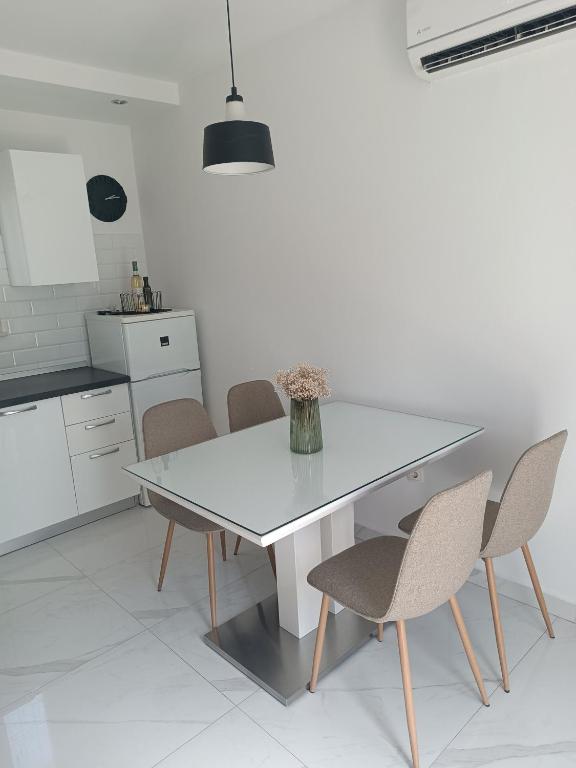 Kuchyňa alebo kuchynka v ubytovaní Apartman Mandi