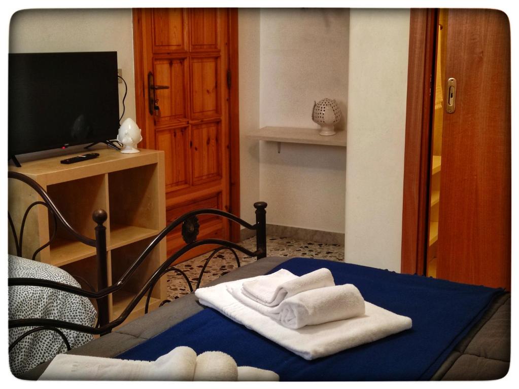 TV a/nebo společenská místnost v ubytování B&B il Faso vicino Zoosafari di Fasano