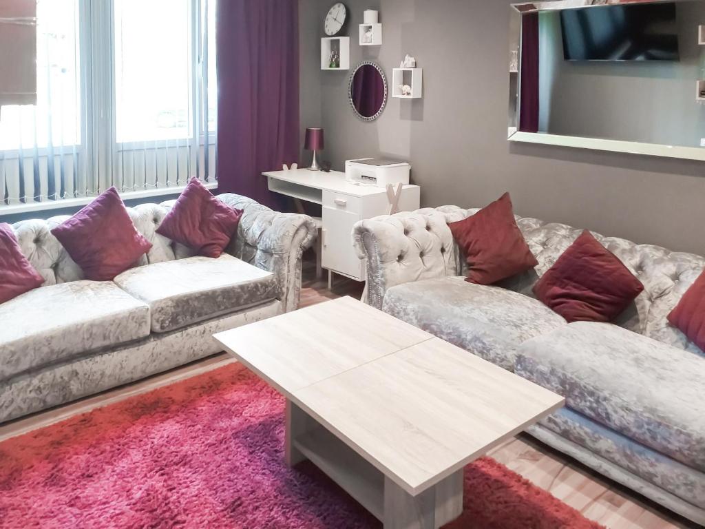 a living room with two couches and a coffee table at The Inn And Around in Kenton