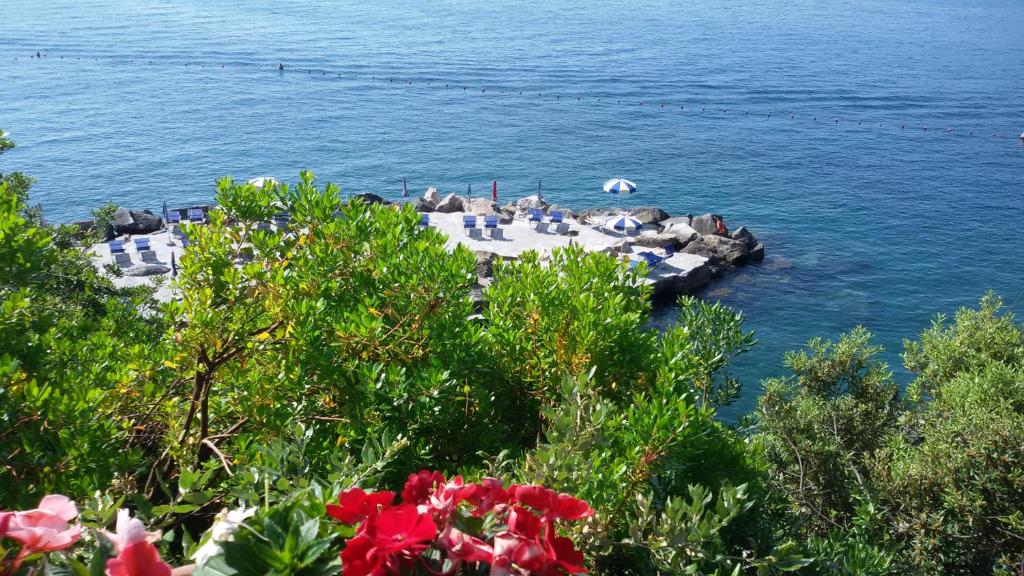 a group of people on a dock in the water at Hotel Continental in Santa Margherita Ligure