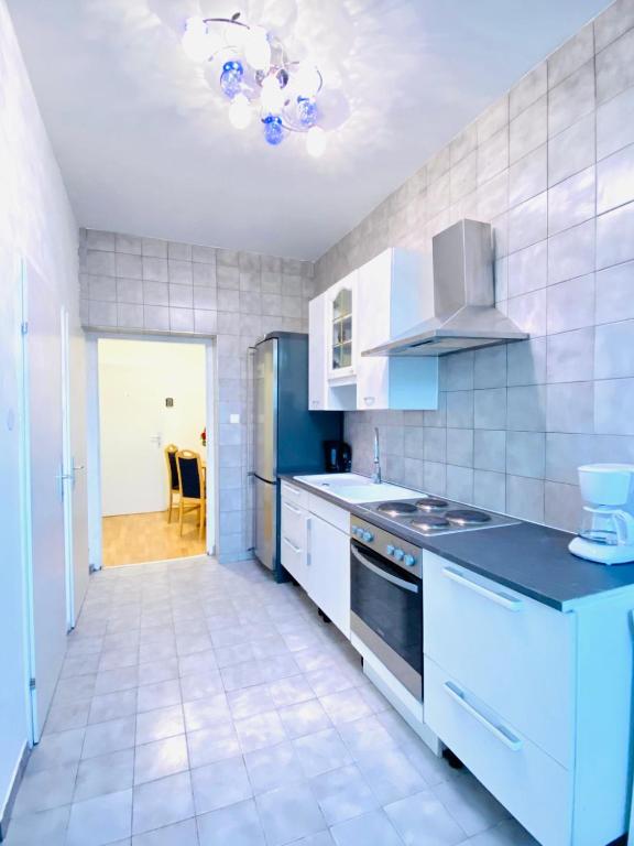 Kuchyň nebo kuchyňský kout v ubytování Comfortable 5BR shared Apt Well Connected Location