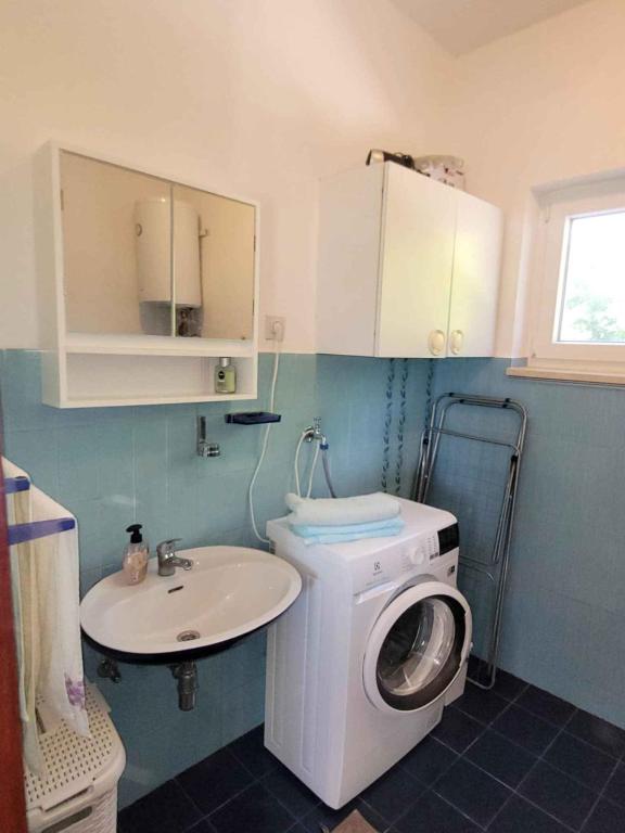 Koupelna v ubytování Holiday home in Starigrad-Paklenica 6797