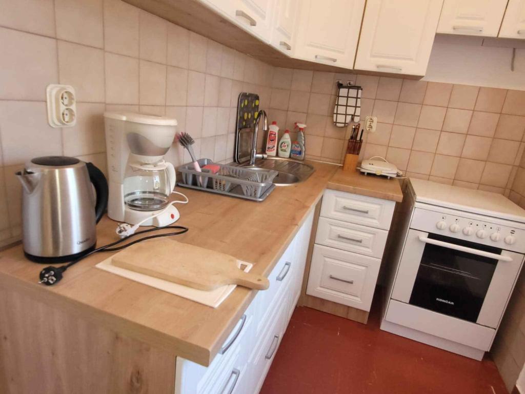Kuchyň nebo kuchyňský kout v ubytování Holiday home in Starigrad-Paklenica 6797