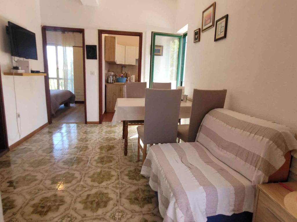 Kuchyň nebo kuchyňský kout v ubytování Holiday home in Starigrad-Paklenica 6797