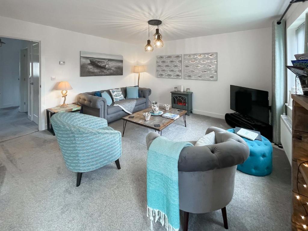 a living room with two couches and a tv at The Light House in Flamborough