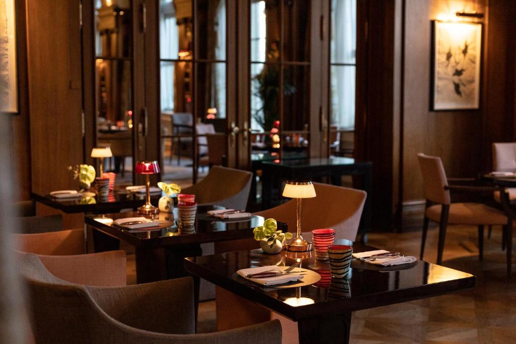 Hotel Bellevue Palace Bern - Resim 12