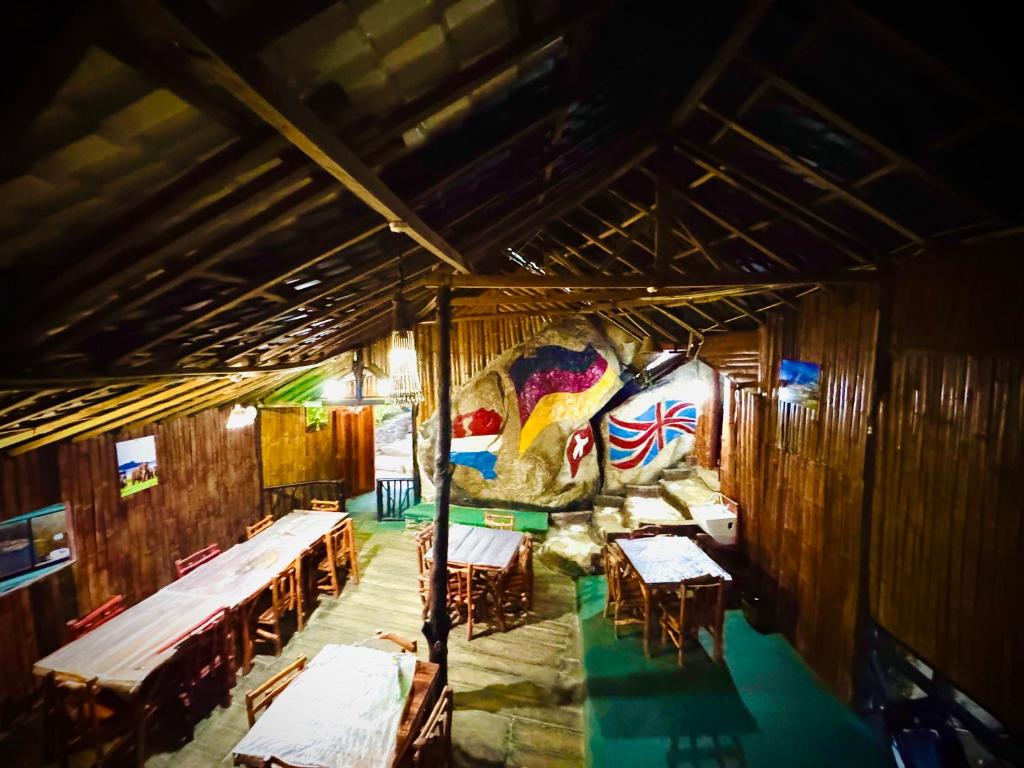 Restaurace v ubytování Ravana Falls Resort