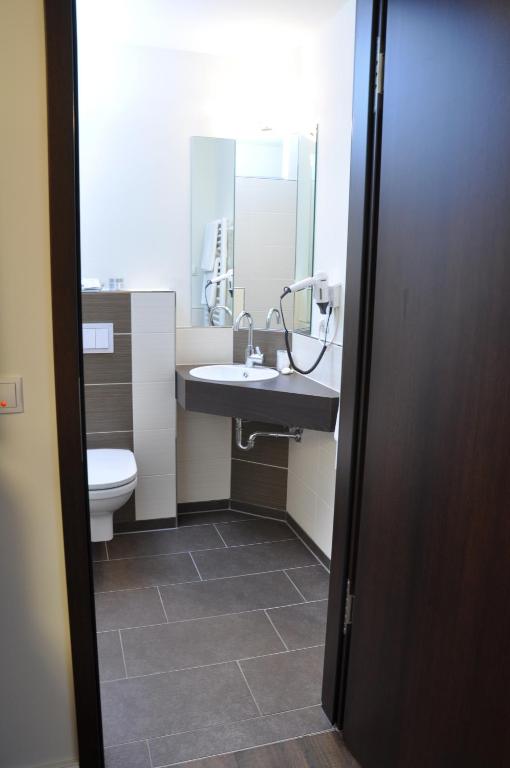 Koupelna v ubytování Hotel Drei Linden