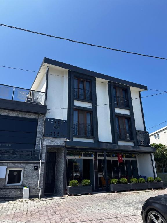 The building in which moteleket is located