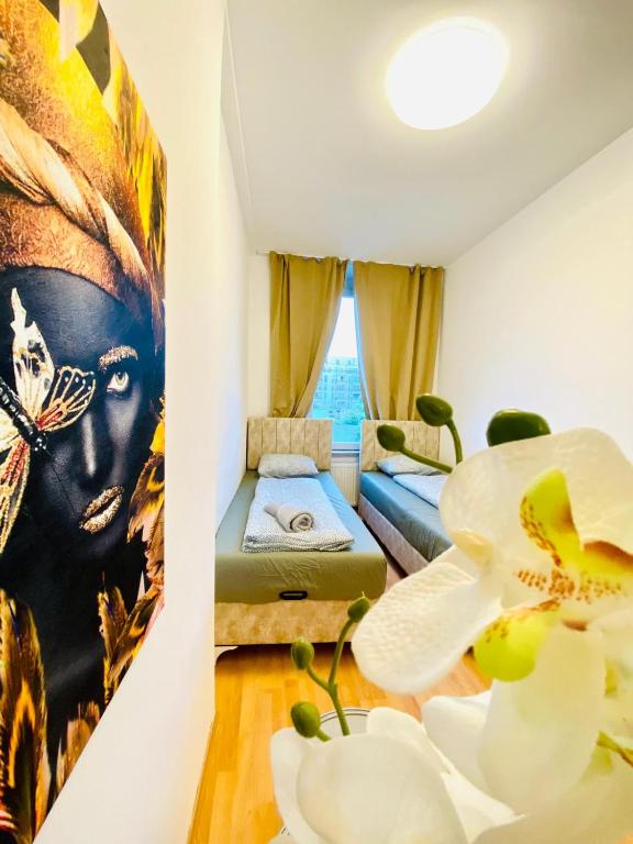 Postel nebo postele na pokoji v ubytování Comfortable 5BR shared Apt Well Connected Location