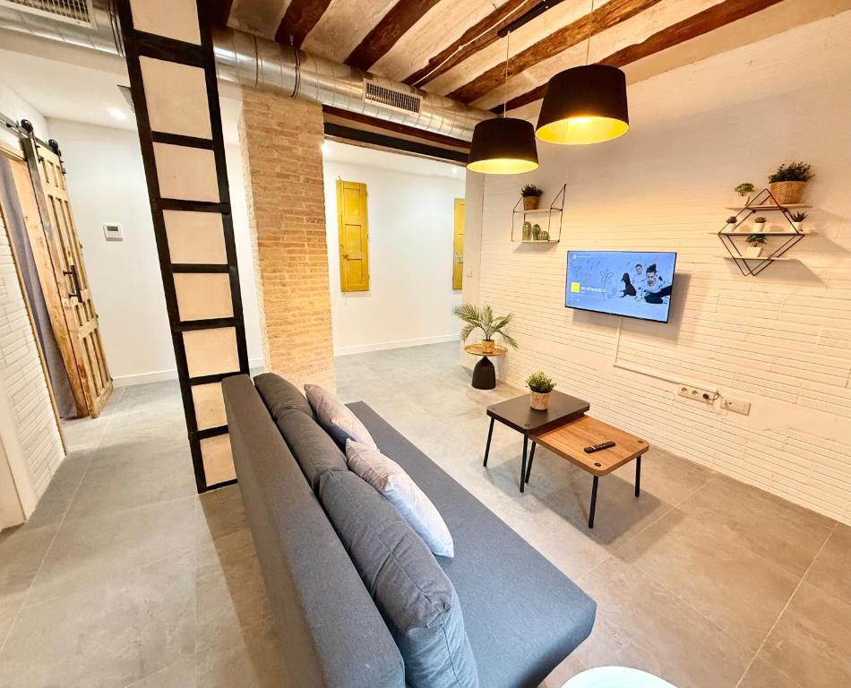 a living room with a couch and a table at Vive Zaragoza XV in Zaragoza