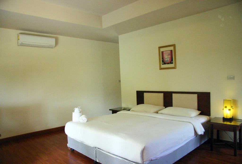 Postel nebo postele na pokoji v ubytování Baan Talay Samran Baan D1
