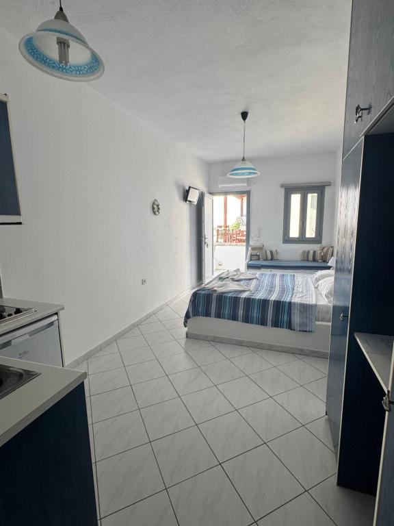 Christos rooms milos - 17