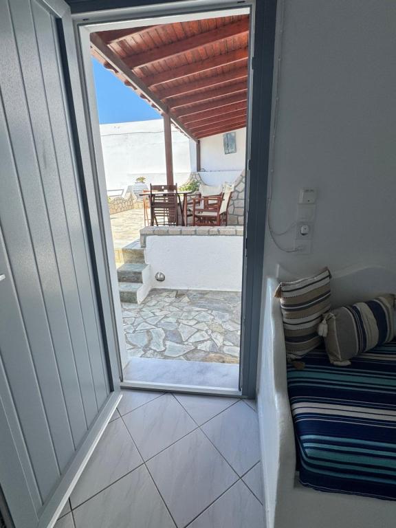 Christos rooms milos - 16