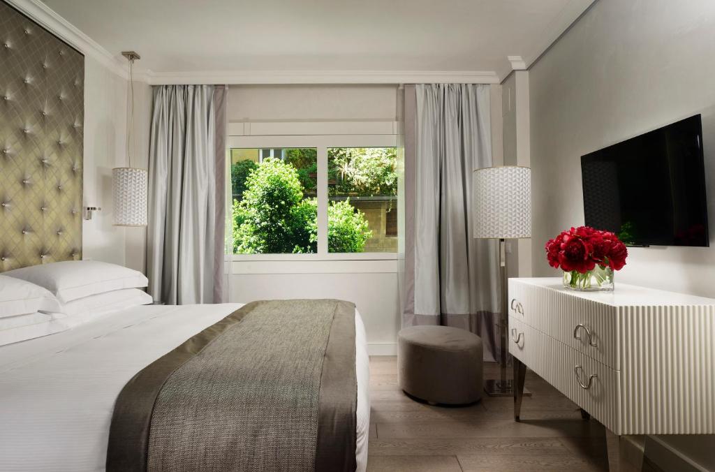 Postel nebo postele na pokoji v ubytování Ponte Vecchio Suites & Spa