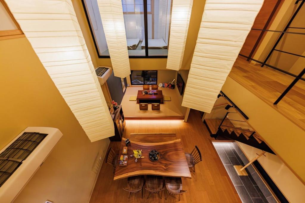 雲川居Luxury Japanese-style house newly built at the end of 2024, Tengachaya Station 6 minutes, Direct access to Namba, Tennoji, Airport