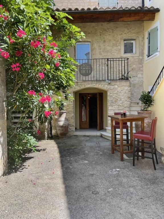 Photo de la galerie de l'établissement CASITA Hôtel, à Puygiron