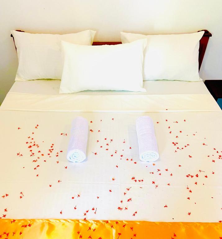 Marina Way Beach Hotel Surf & Tour客房内的一张或多张床位