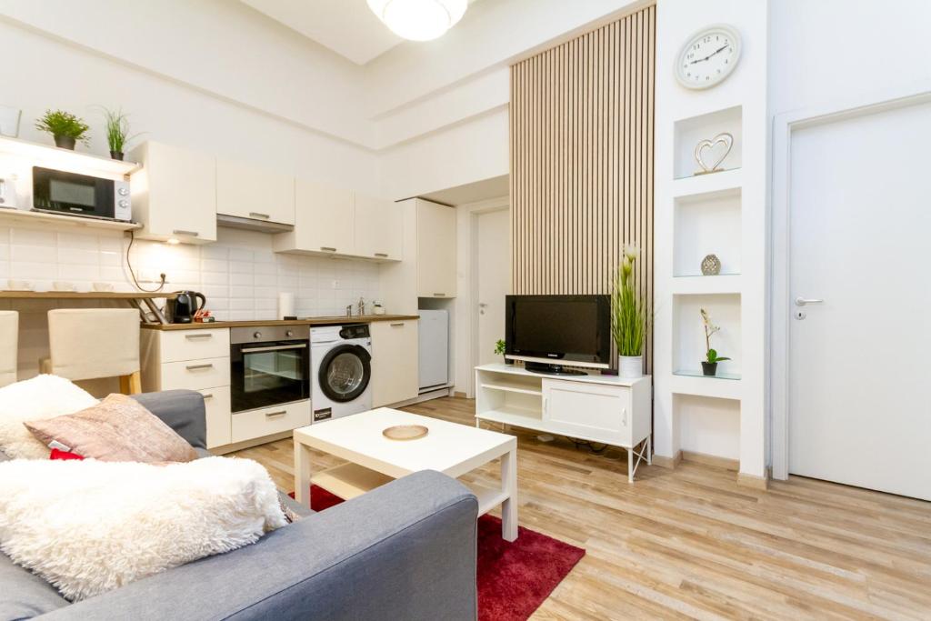 Televízia a/alebo spoločenská miestnosť v ubytovaní UrbanNest