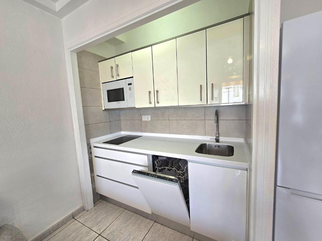 Kuchyňa alebo kuchynka v ubytovaní Apartment Orlando Sea