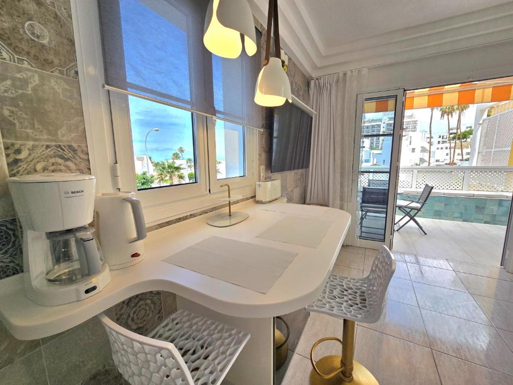 Televízia a/alebo spoločenská miestnosť v ubytovaní Apartment Orlando Sea