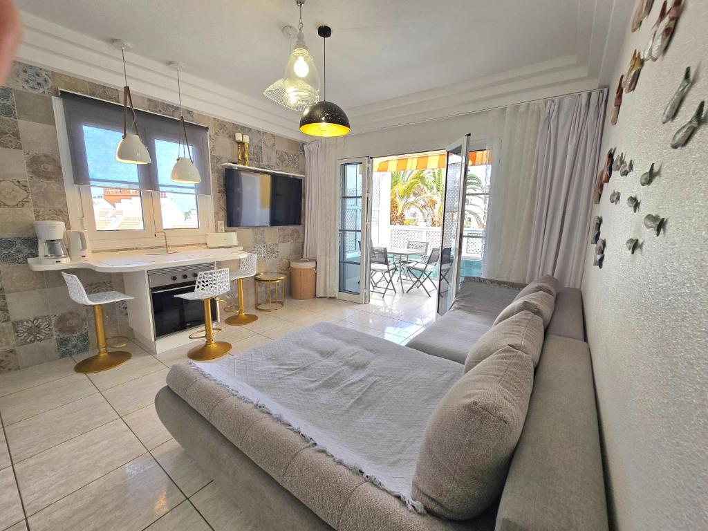 Televízia a/alebo spoločenská miestnosť v ubytovaní Apartment Orlando Sea