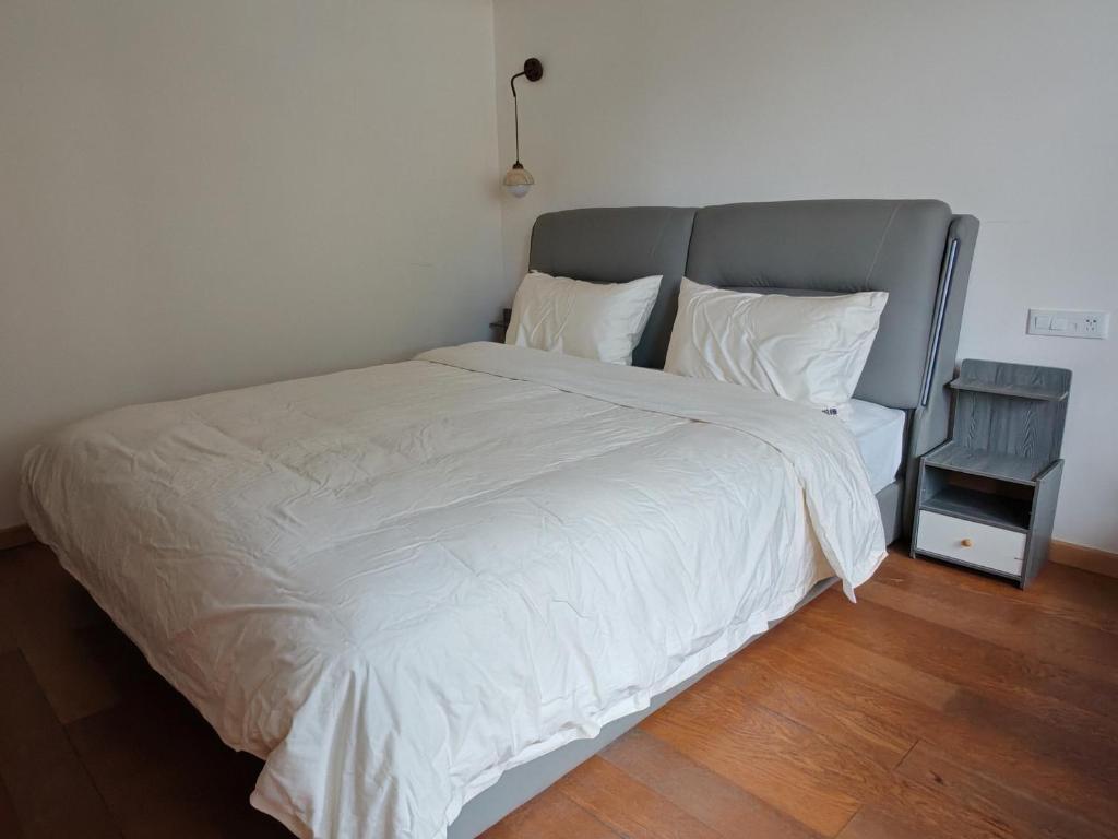 Voodi või voodid majutusasutuse Guilin Camphor Country House -Free pick up service toas