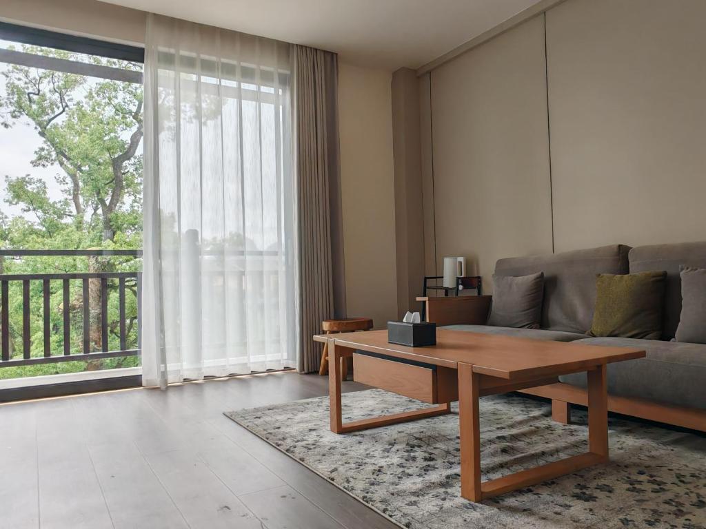 Istumisnurk majutusasutuses Guilin Camphor Country House -Free pick up service