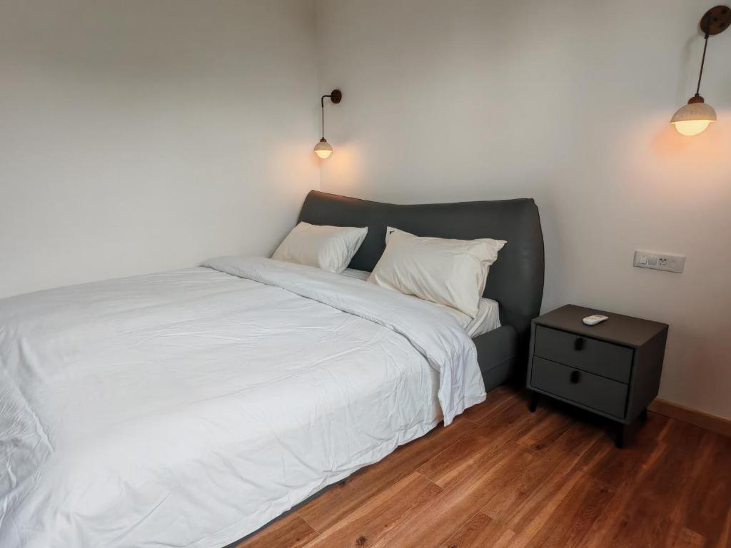 Voodi või voodid majutusasutuse Guilin Camphor Country House -Free pick up service toas