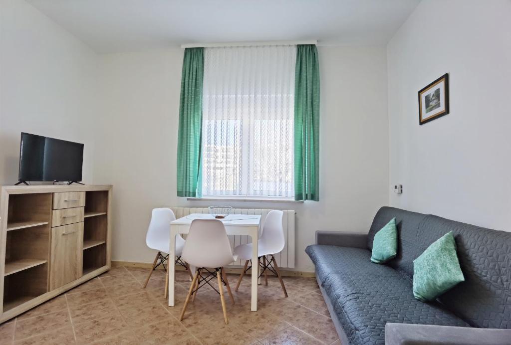 TV a/nebo společenská místnost v ubytování LiLu Apartments