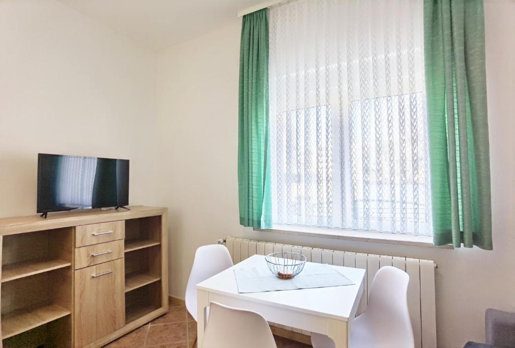 TV a/nebo společenská místnost v ubytování LiLu Apartments