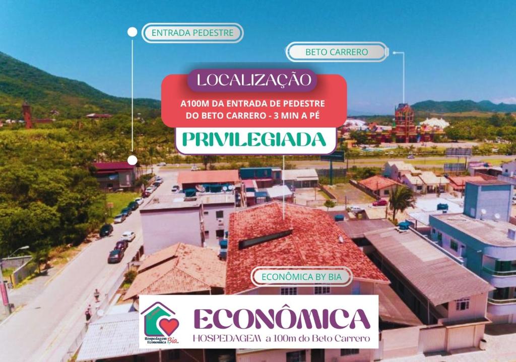 Hospedagem Econômica By Bia في بنها: مجموعة من العلامات فوق مدينة بها مباني