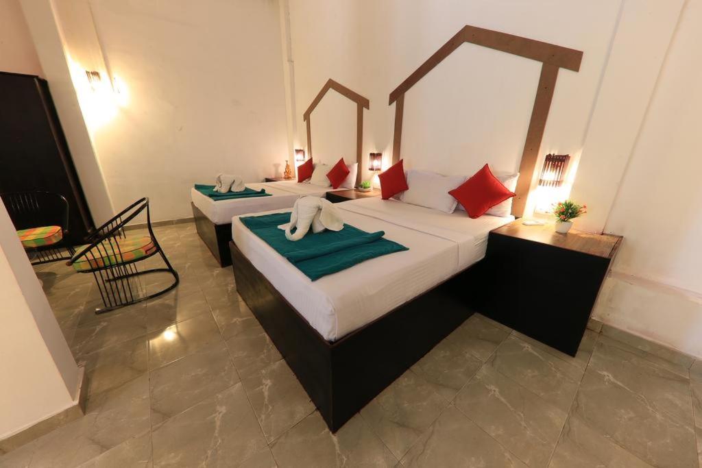 Postel nebo postele na pokoji v ubytování Sundaras Resort LTD