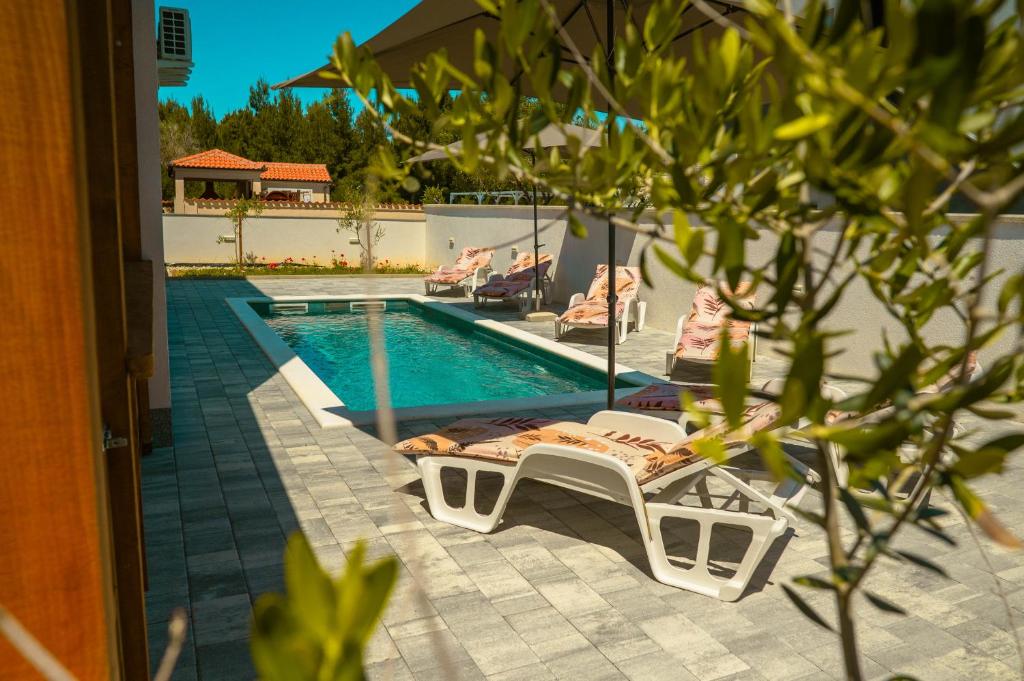 Πισίνα στο ή κοντά στο Villa Olivara
