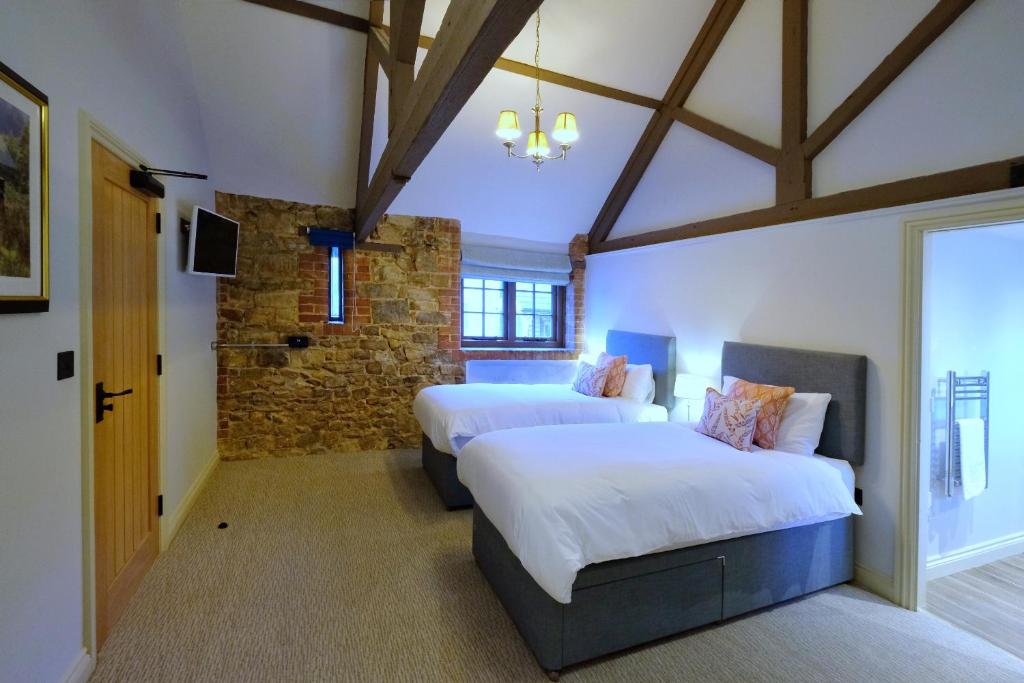The Greyhound Inn - 