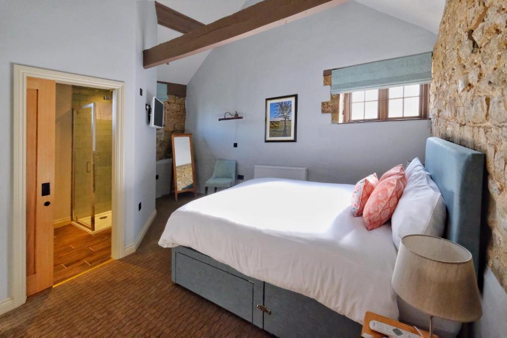 The Greyhound Inn - 