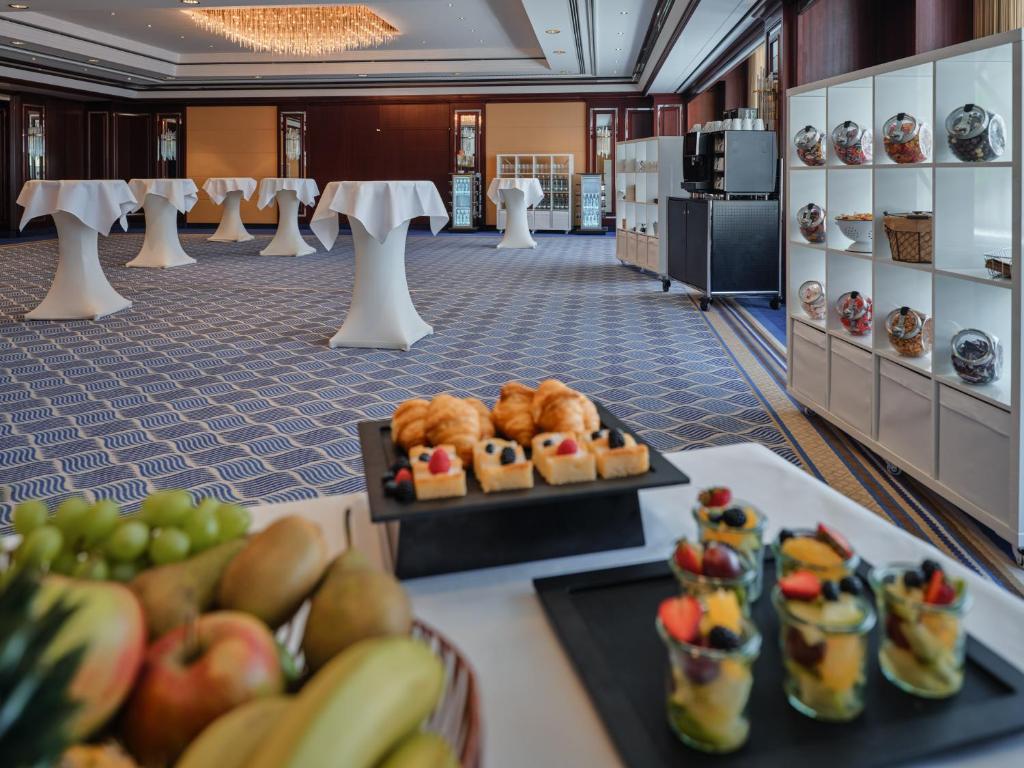 Steigenberger Graf Zeppelin - Resim 37