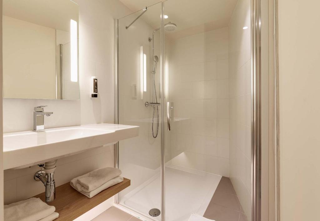 Koupelna v ubytování B&B HOTEL Lille Lillenium Eurasanté