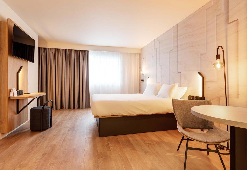 Postel nebo postele na pokoji v ubytování B&B HOTEL Lille Lillenium Eurasanté