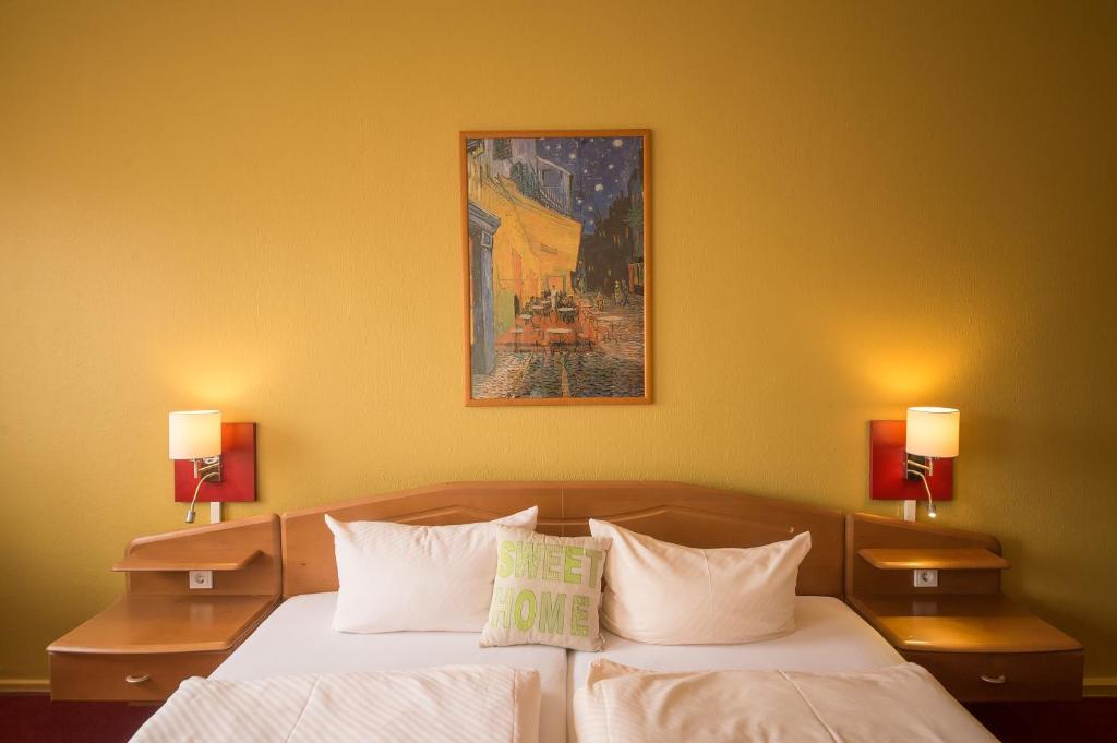 Postel nebo postele na pokoji v ubytování Hotel Leander
